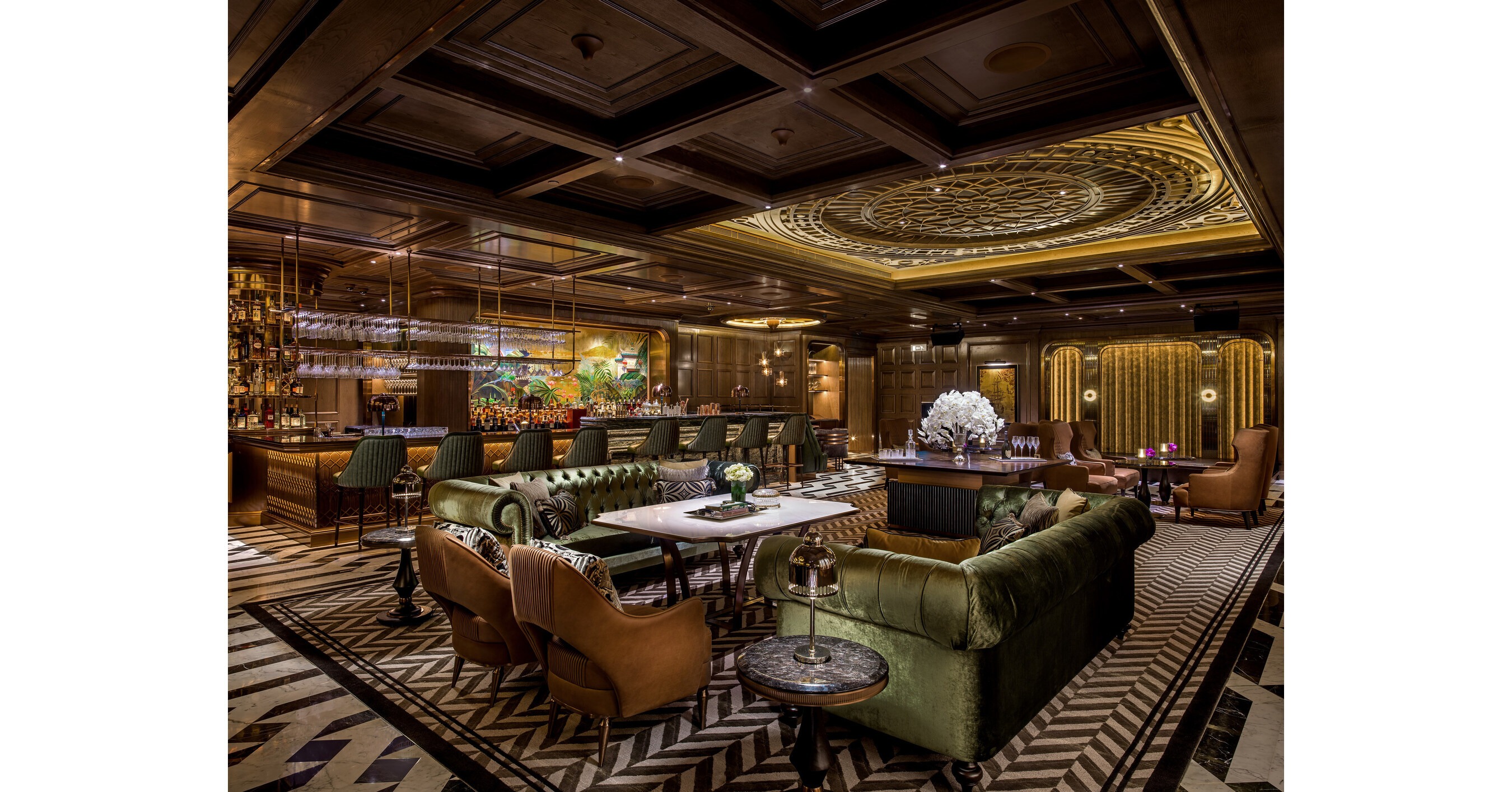 Elegantes Restaurant mit Lounge-Bereich und kulinarischem Angebot